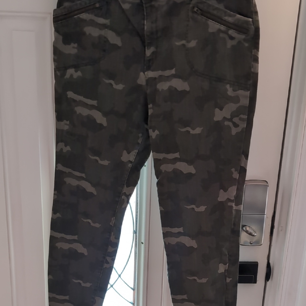 William Rast Green Camouflage Pants